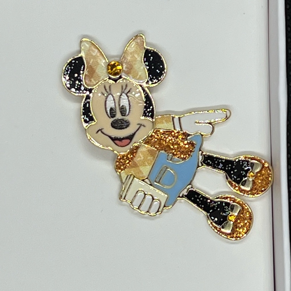 NEW BaubleBar x Disney Minnie Mouse in Fall Clothes Holding Coffee Earrings - Picture 12 of 14